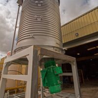 Limpet coil pressure vessel for the petrochemical industry