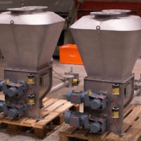 Volumetric and gravimetric feeders for accurate and reliable feed of various products