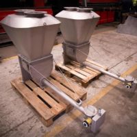 Volumetric and gravimetric feeders for accurate and reliable feed of various products