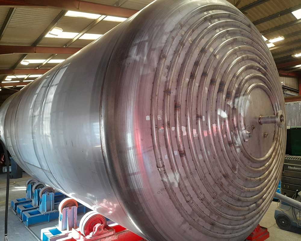 Large-scale mixing and holding tanks